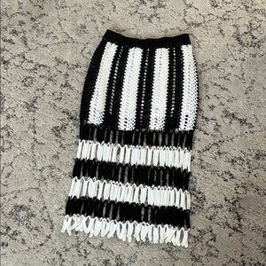 NWOT Forever 21 Black and White Striped Crochet Skirt—-Size: Small